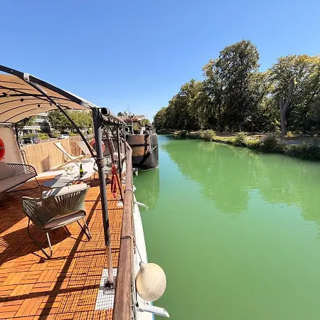 La péniche des sacres au cœur de Reims Botel *